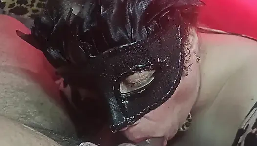 Моя горячая жена мастурбирует меня своими большими сиськами