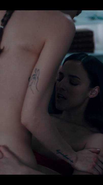 Futa lezbiyen üvey kız kardeşler - tgirl transeksüel inek sarışın kızla sikişiyor ve dölleniyor | Klip 2