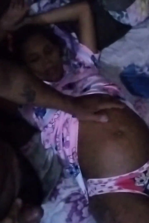 Üvey kızımı hamile bıraktım ve sürekli vajina ve poposu sevişiyorum