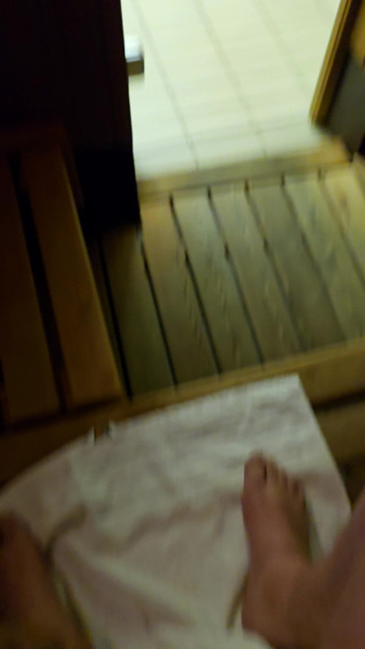 pau pequeno na sauna de hotel público
