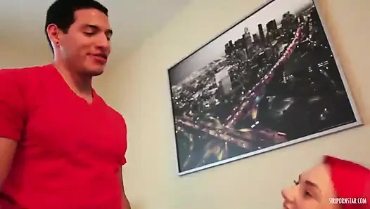 Порнозвезда Siri получает большой мокрый кримпай в ее киску!