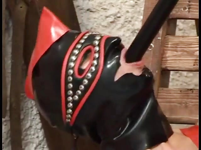 巨大な巨根との狂気フェチセックスシーン