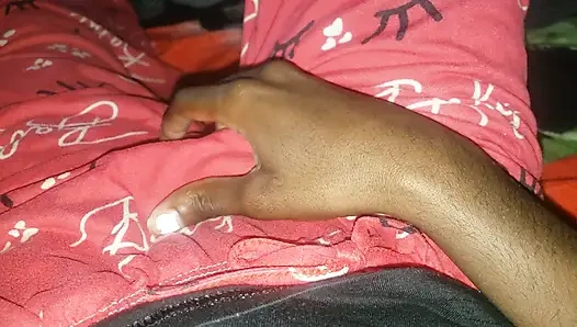 Fingering memekku sendiri di depan pacarku