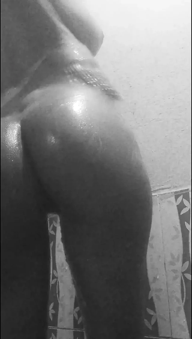 Desi Indian Girlfriend Bathing