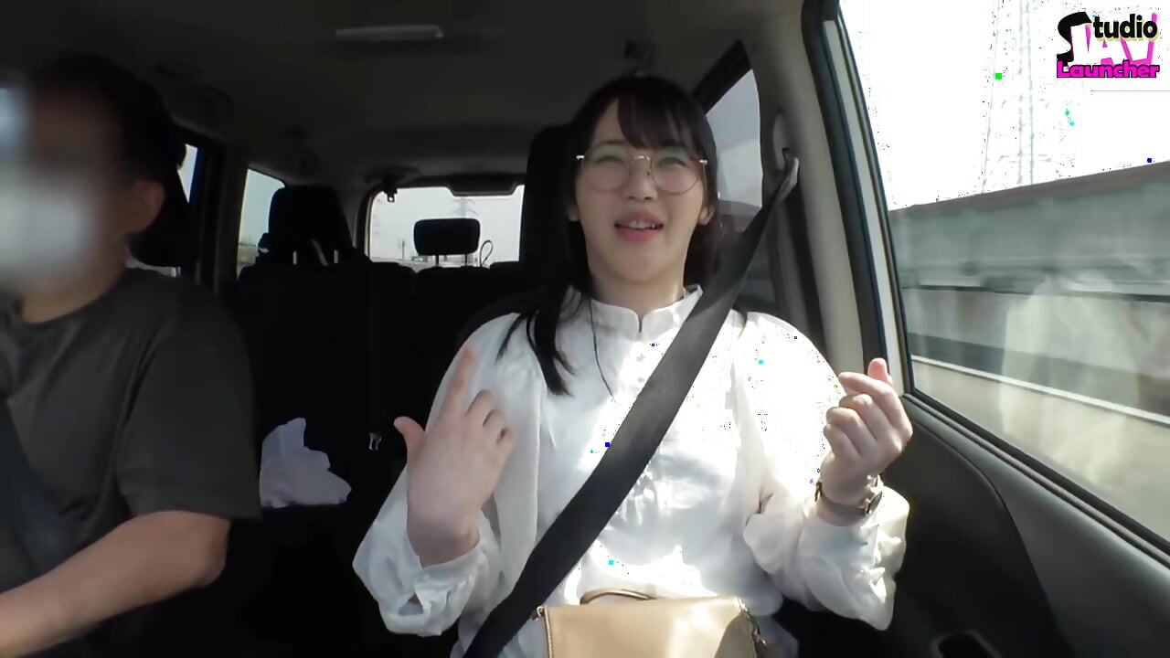 Mojar en público : una chica pochaco convierte un simple paseo en un tour con derrame de ropa - capítulo 1