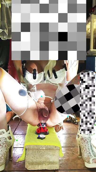 Slatka sissy u donjem rublju