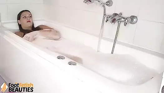 Super-hot Bombshell Dexye Takes a Bath and Flaunts Her Sexy Feet