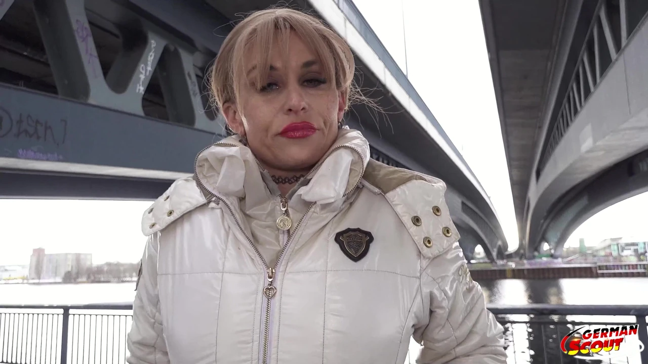 Alman izci - oyuncu seçmelerinde Çek olgun Laura Crystal için prezervatifsiz anal seks