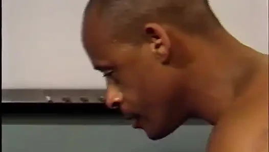 Schwarz-weiß-orgie-party ... Lecken, ficken, fingern