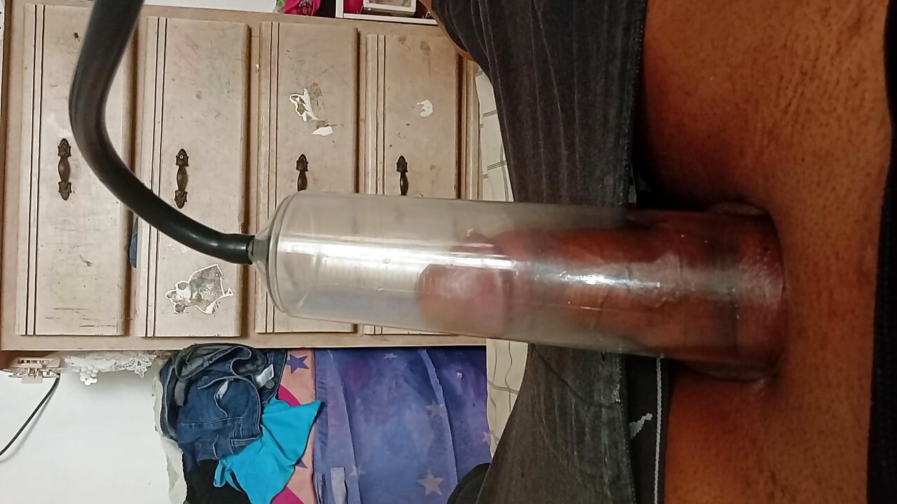 Pumping my dick to get a fat dick to my friends