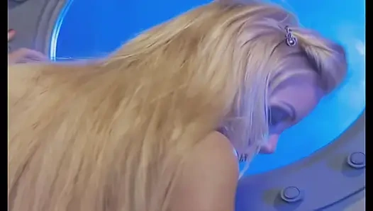 Pantat bahenol tante seksi rambut pirang ini dientot habis-habisan sampai menganga lebar