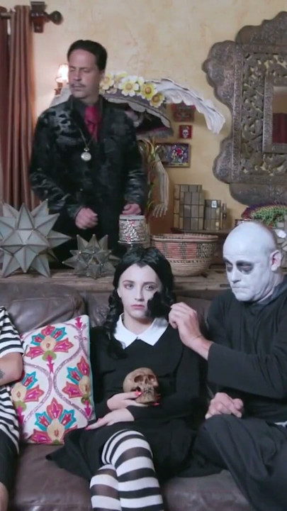 Mylf - άτακτη Milf γιορτάζει το Halloween κάνοντας ένα σκληρό όργιο Cosplay στο σπίτι της | Κλιπ 1