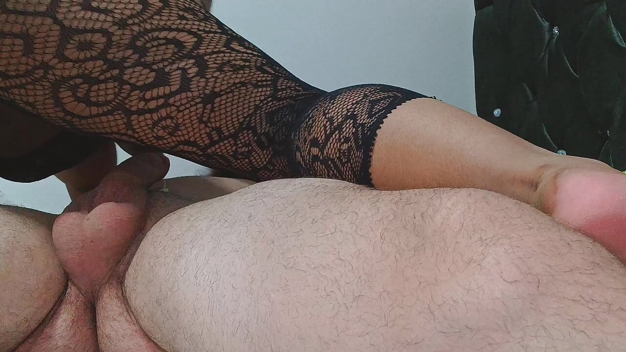 Gay Man Didn't Know How Good It Was to Eat Pussy, He Ate It and Came Inside