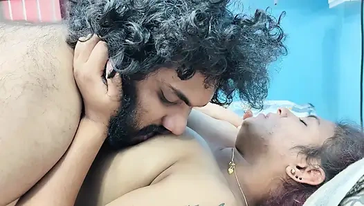 Mengisap payudara dan menjilati puting