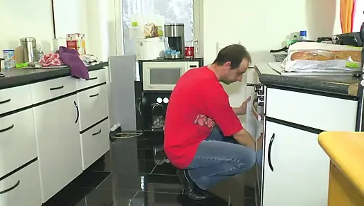 Wanita langsing dewasa lagi asik ngentot sama kontol besar yang keras