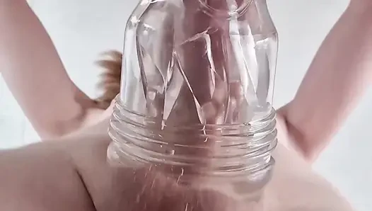Sen aşağıdan izlerken trans kız bir fleshlight sikiyor