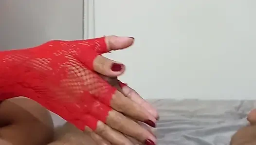 Heiße asiatische masseuse gibt sinnlichen Handjob mit roten Spitzen fingerlosen Handschuhen & roten Nägeln - Edging Streicheln und eichelmassage POV