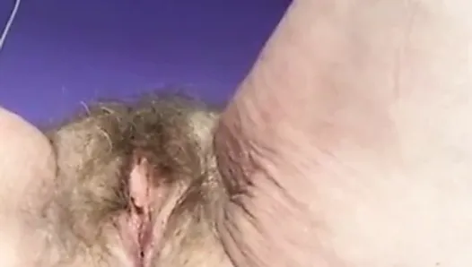 Old slutty fucks her sekf with cumcumber again