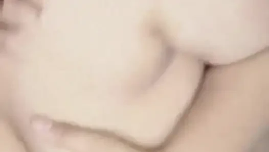 Индийская домохозяйка показывает парню перед камерой