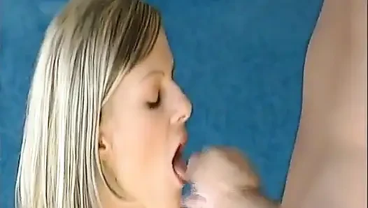 Dövmeli sarışın Alman orta yaşlı seksi hatun klasik sahnede anal seks yapıyor
