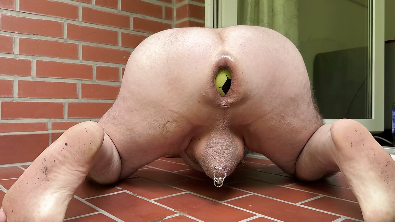 Extreme anal stretching with huge balls!