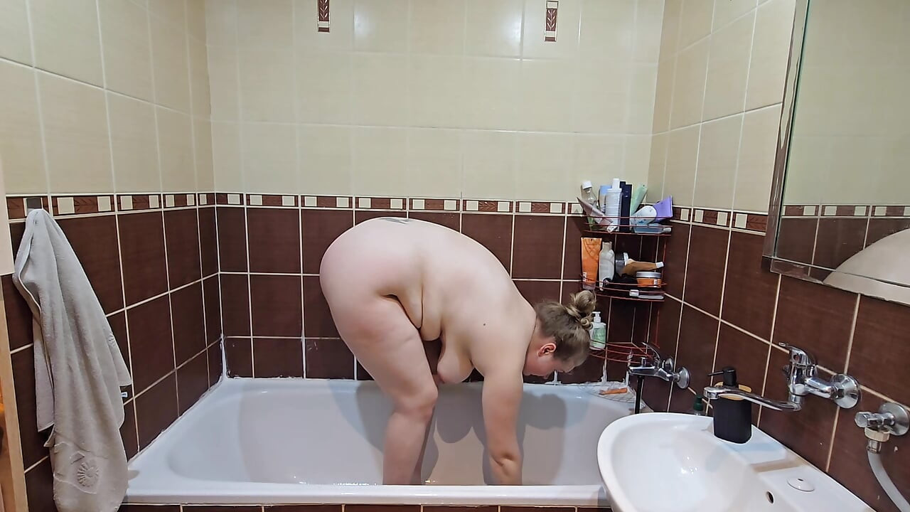 Busty BBW Shows Her Big Natural Tits and Shaves Her Pussy - Hot Shower