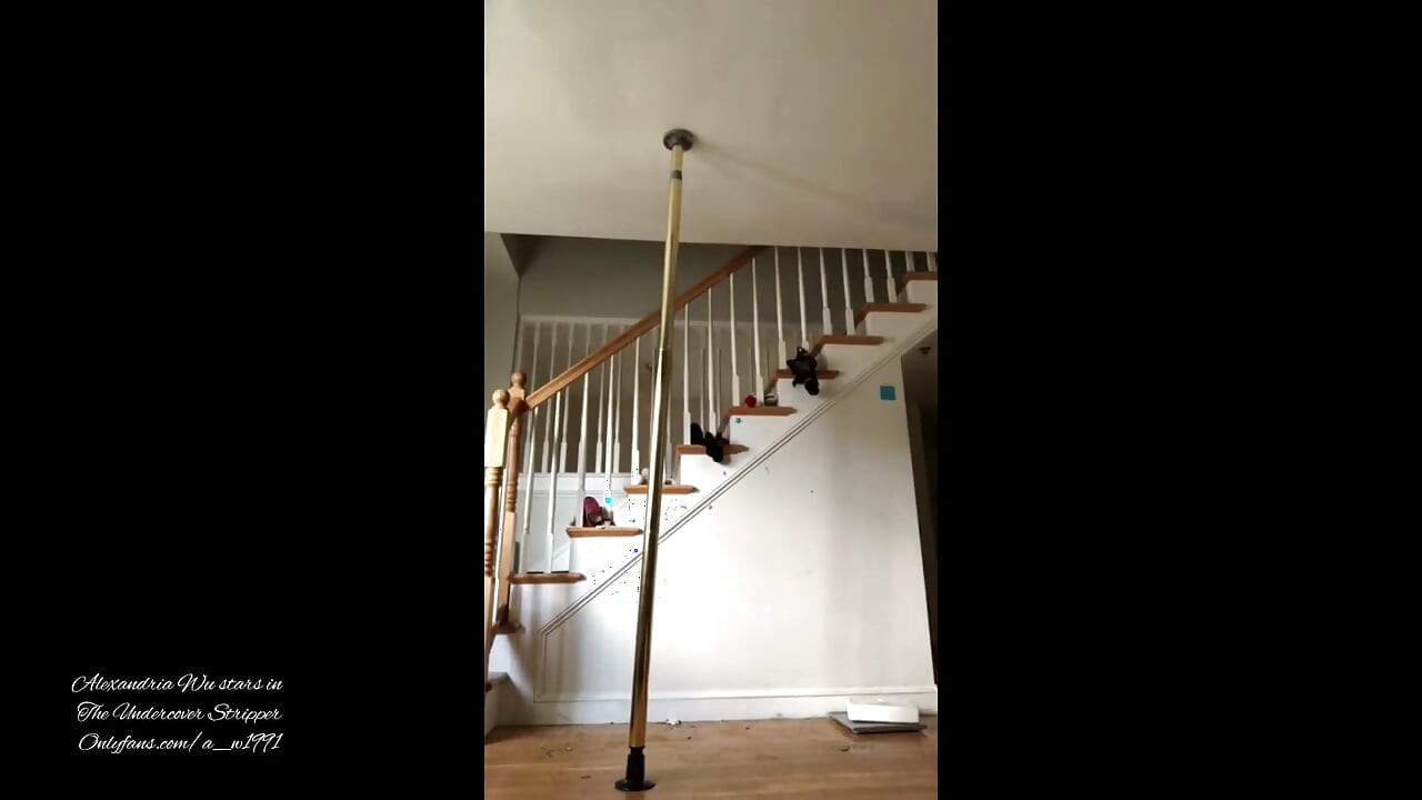 Alexandria Wu glumi tajnu striptizetu