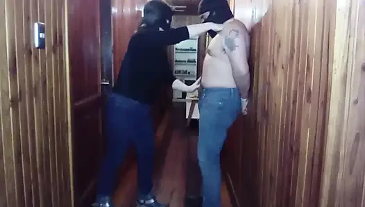 Duvara yumruk sok