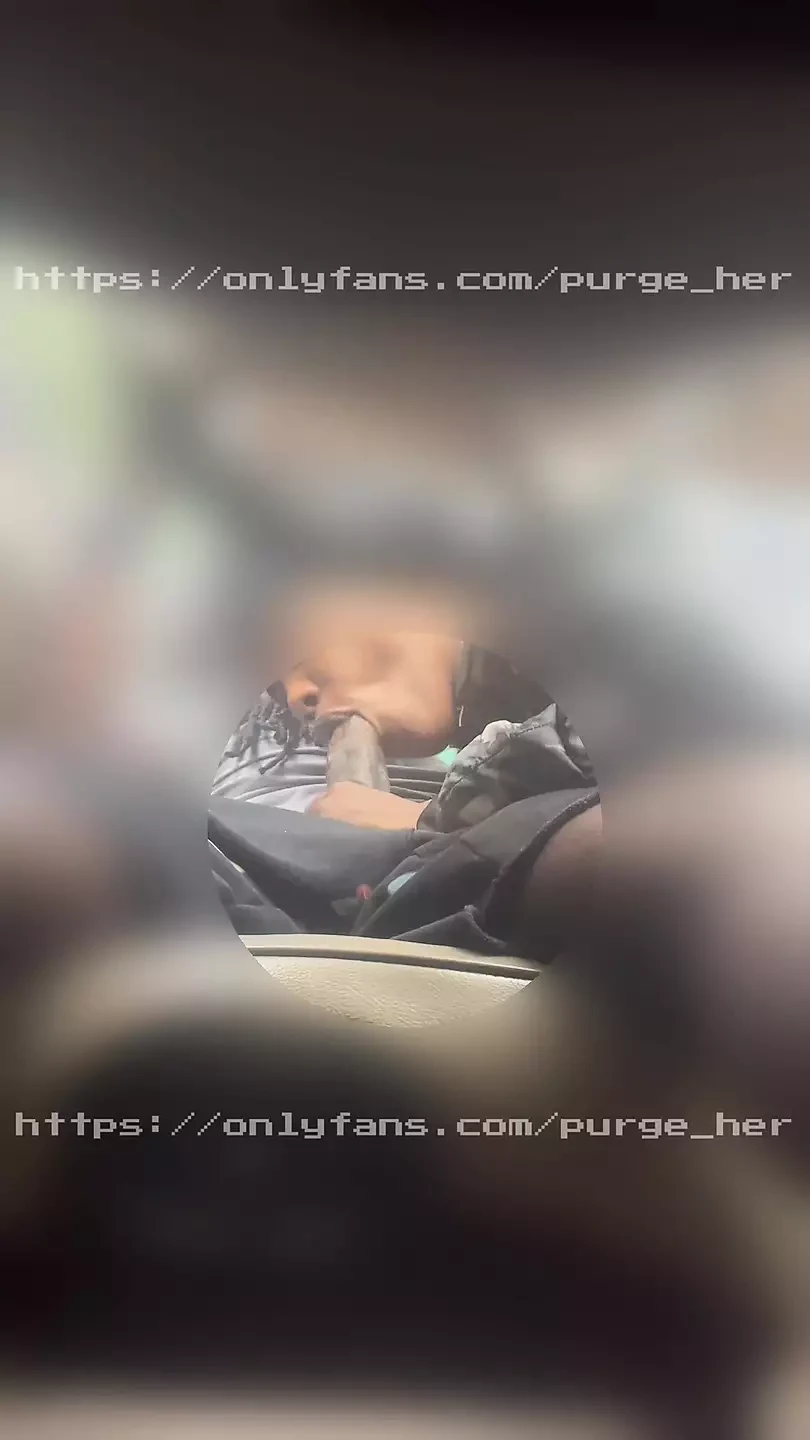 Motorhuv utanför hennes styvmamma hus