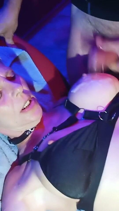 CoraBitch 在大加那利島 Swinger Meetingpoint 跟 5 個男人玩 | 片段 1