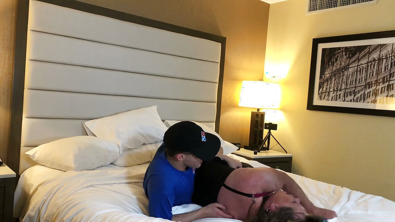 Pizza Man Fucking Crossdressing MILF
