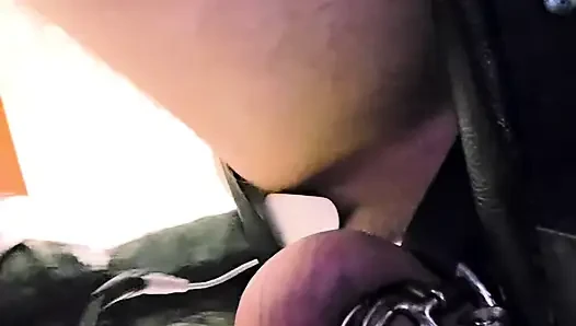 Ballslap sikiş makinesi beni estim ve bekaret içinde boşaltıyor