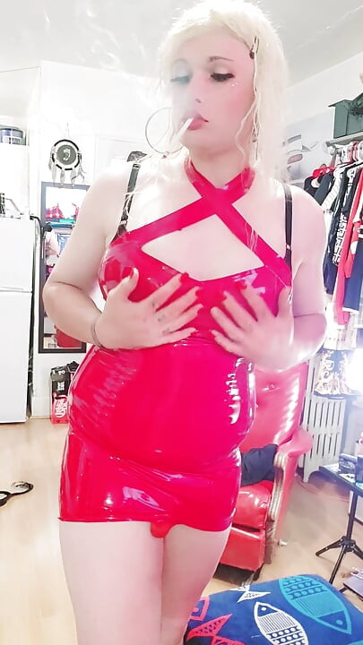 Hot Latex Smoking Kylie Rey