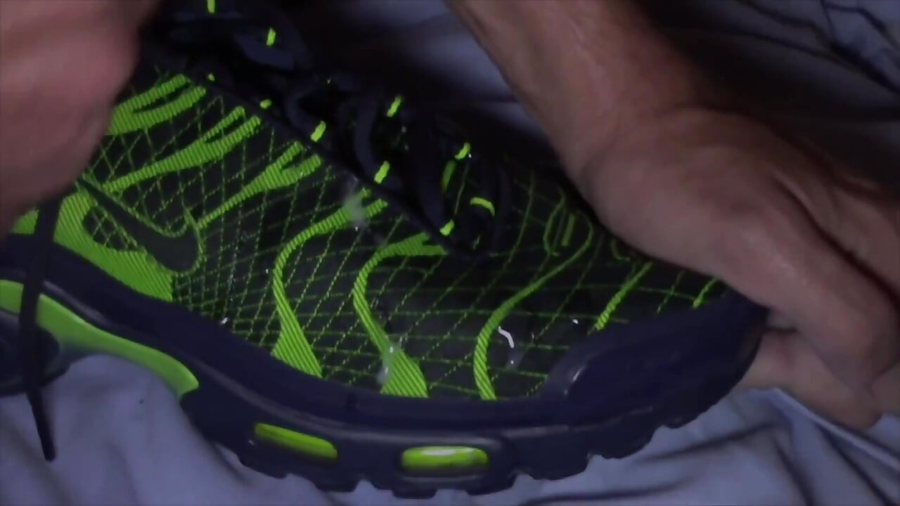 2088 con đĩ Leo đụ thô bạo trong snekaer bởi Badboy