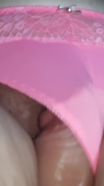 おっと。混雑したバスの中で見知らぬ誰かが私のアソコに擦り寄っている。クリップ1