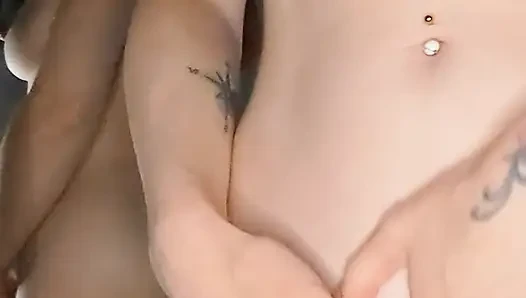 MILF BUTT PLUG TERANGSANG MENUNJUKKAN PAYUDARANYA DAN MEMEKNYA YANG BASAH
