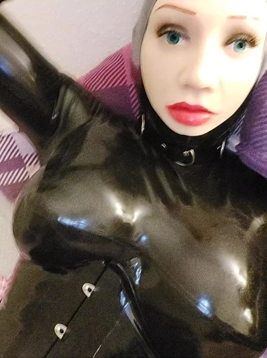 Rubberdoll with litte Rubberclit