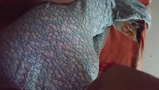 Güzel ev yapımı solo video doğal gerçek his özel tarz yumuşak ruh hali tam vücut özgüven bağımsız solo