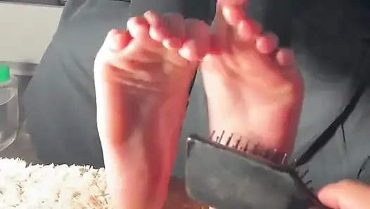 Щекотка расческой