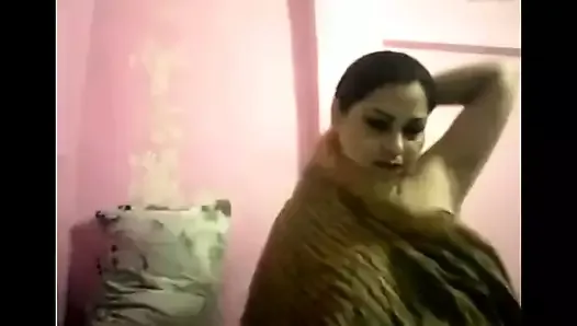 Indian boobs - aunty does naked show for fans