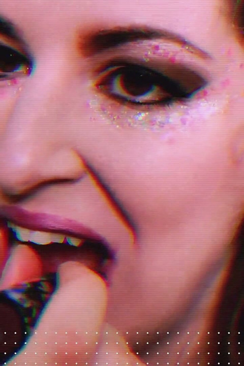 Plexiglass lipstick fetish asmr ko choomti hai