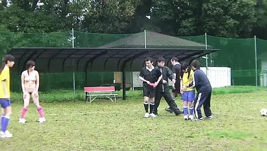 Japon futbolcu kızın kıllı amcığı sert sikiliyor - büyük dölleme patlaması!