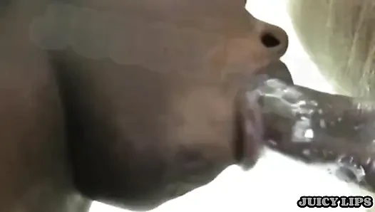 Sulu dudaklar- yukarı çek ona şimdiye kadarki başını veriyor!!