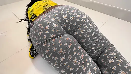 Tamil büyük götlü 19 yaşındaki seksi üvey kız kardeş odasında dinlenirken pencaplı üvey erkek kardeş tarafından sikiliyor - anal boşalma