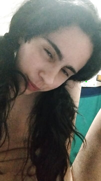 Garota virgem se masturbando