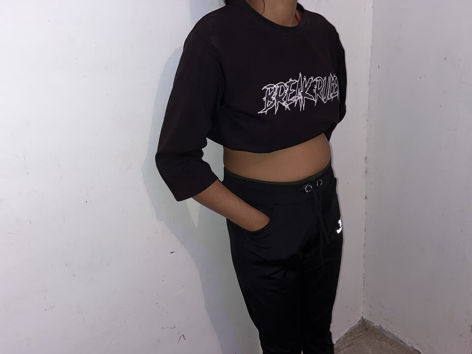 Mahasiswi dengan memek sempit adalah model kebugaran