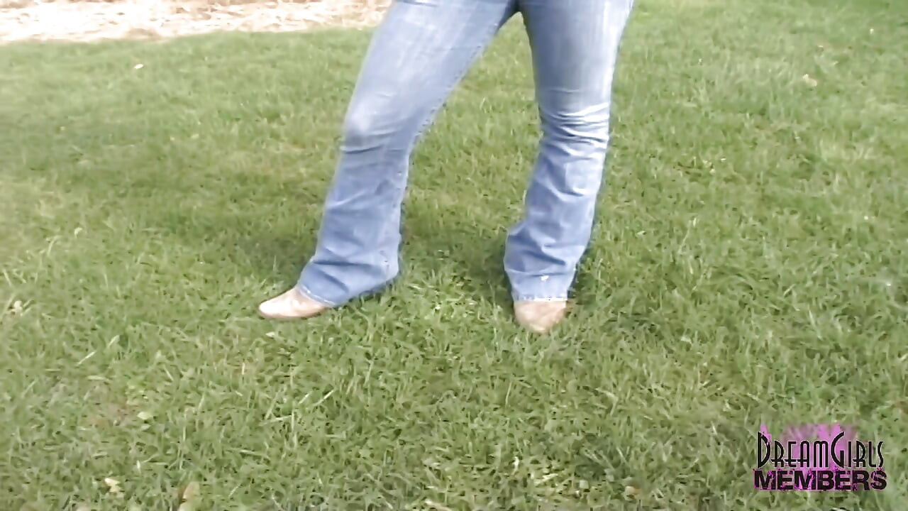 راعية بقر ساخنة تتعرى في ولاية أيوا