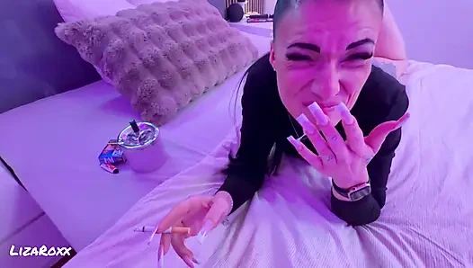 Ich Habe Mich Beim Rauchen Erwischt... Wurde in Einen Schlampigen Blowjob POV