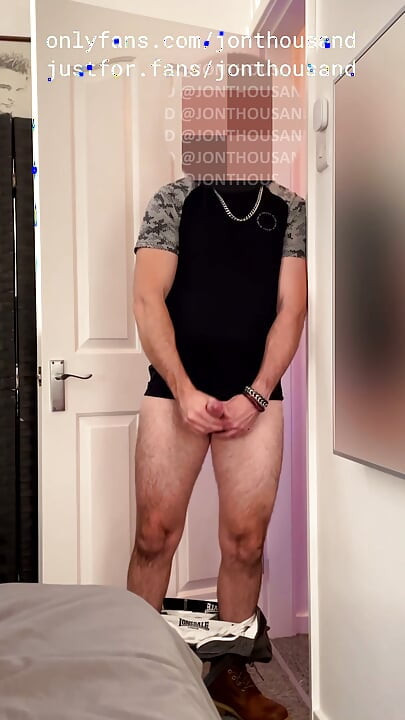 Str8 kamergenoot komt thuis uit de kroeg, geil als fuck en komt in mijn kamer