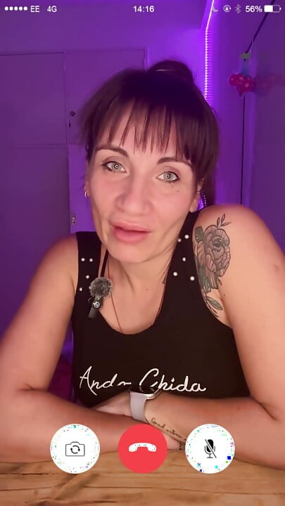 Videollamada Con Tu Hermanastra Se Convierte En JOI